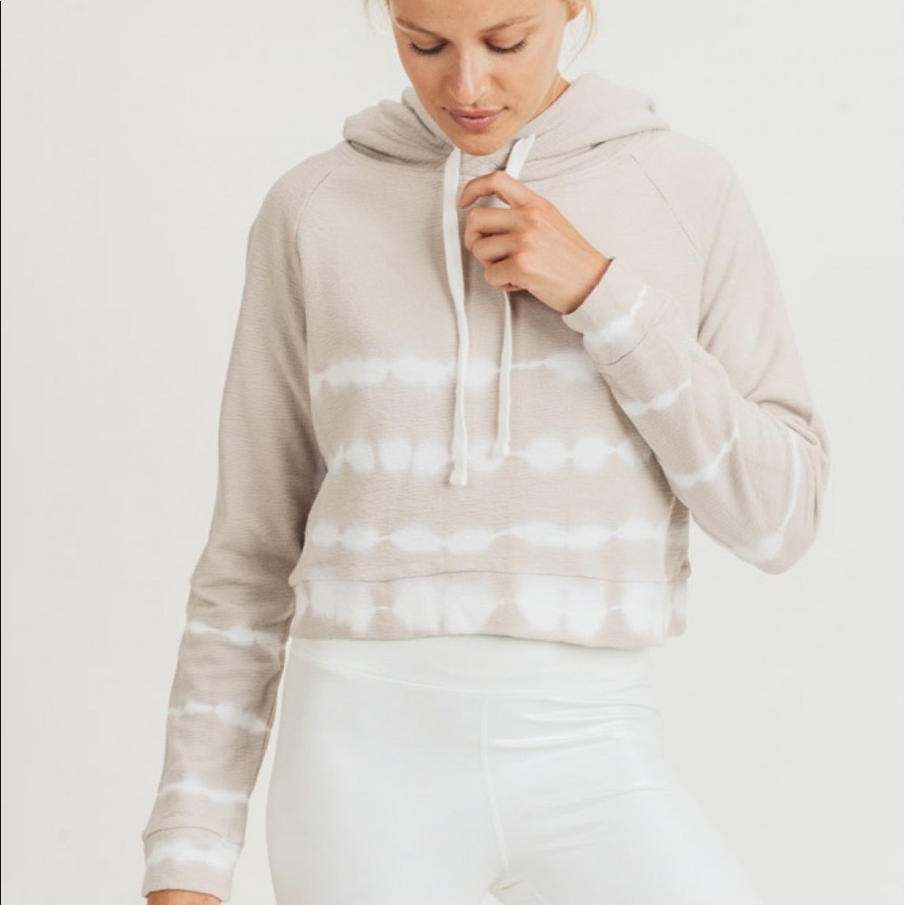 NWT Cropped Cream Pullover